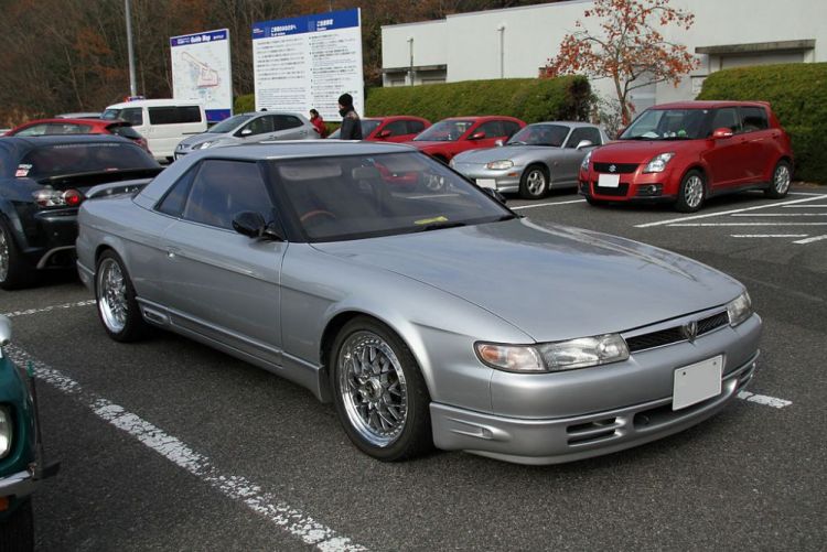 Mazda_Eunos_Cosmo.thumb.jpg.38a93f059ecd