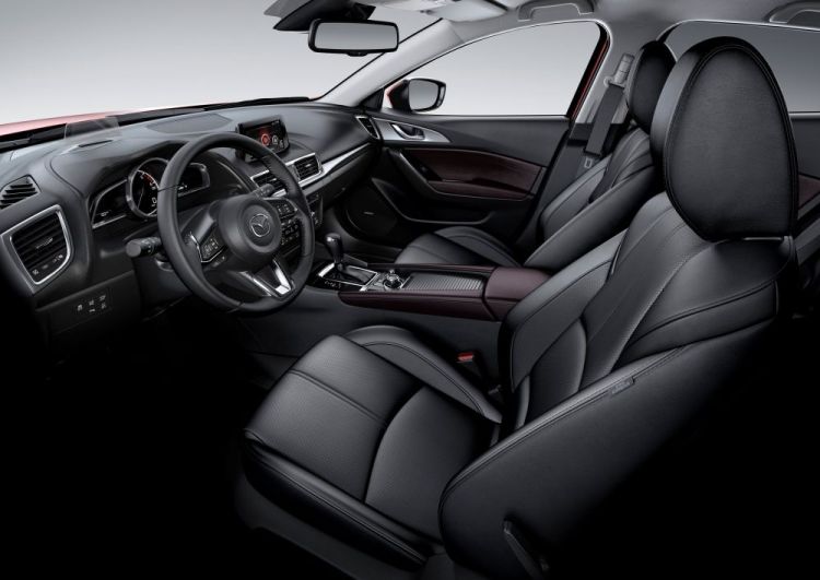 2017M3_CUT035_GER_HIGH_Interior_SIDE_DRIVER_BLACK.jpg