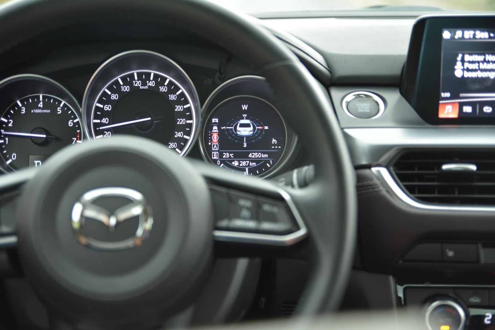 2017 Mazda6 Bilgi Ekranı ve Pusula