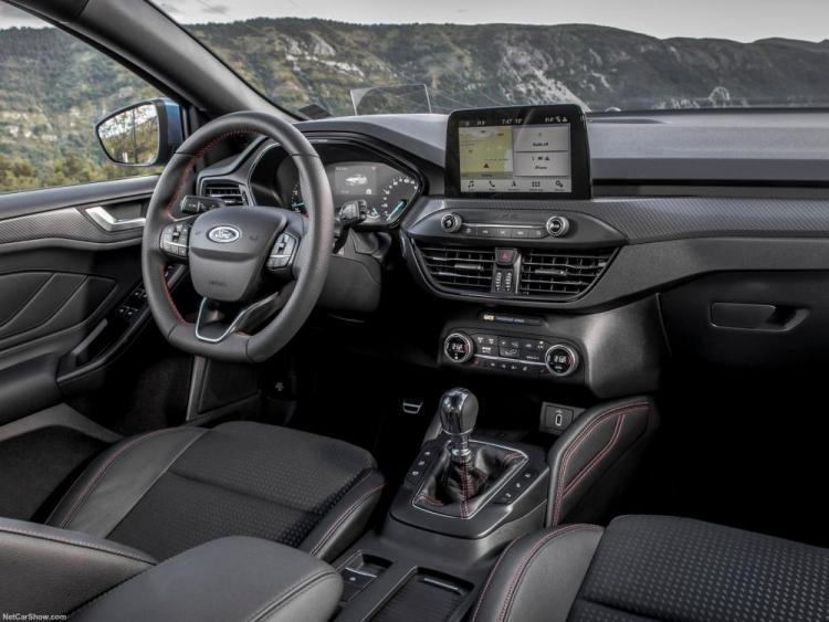 Ford-Focus_ST-Line-2019-1600-39.thumb.jpg.e8286997a10645c7c024d26b763e9eca.jpg