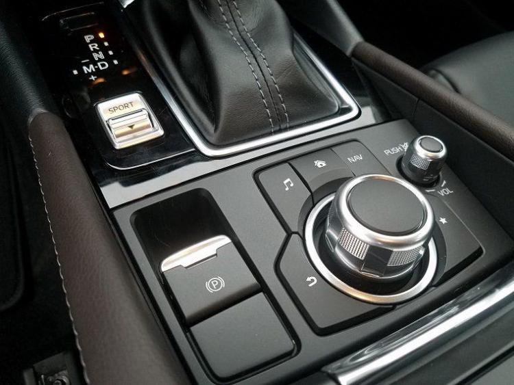 2018-Mazda3-Hatchback-Touring-Interior-05-760x570.thumb.jpg.c69db9193856df802ece33d43e1e0522.jpg