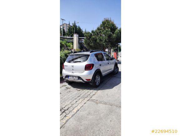 sandero2.jpg.f1e6ce613c684f7a93dfba271fbede73.jpg